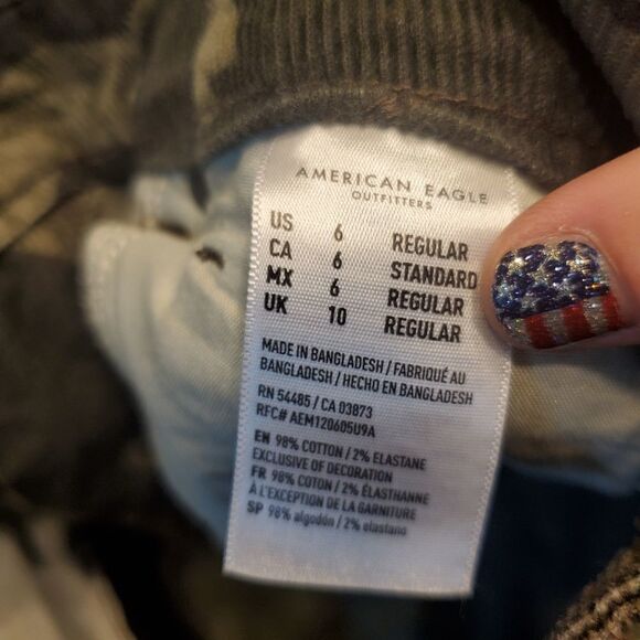 American Eagle Camo corduroy Mom Jean sz 6 - Picture 5 of 6
